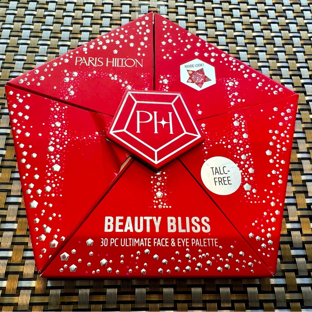 Paris Hilton 30 PC Ultimate Face & Eye Palette
